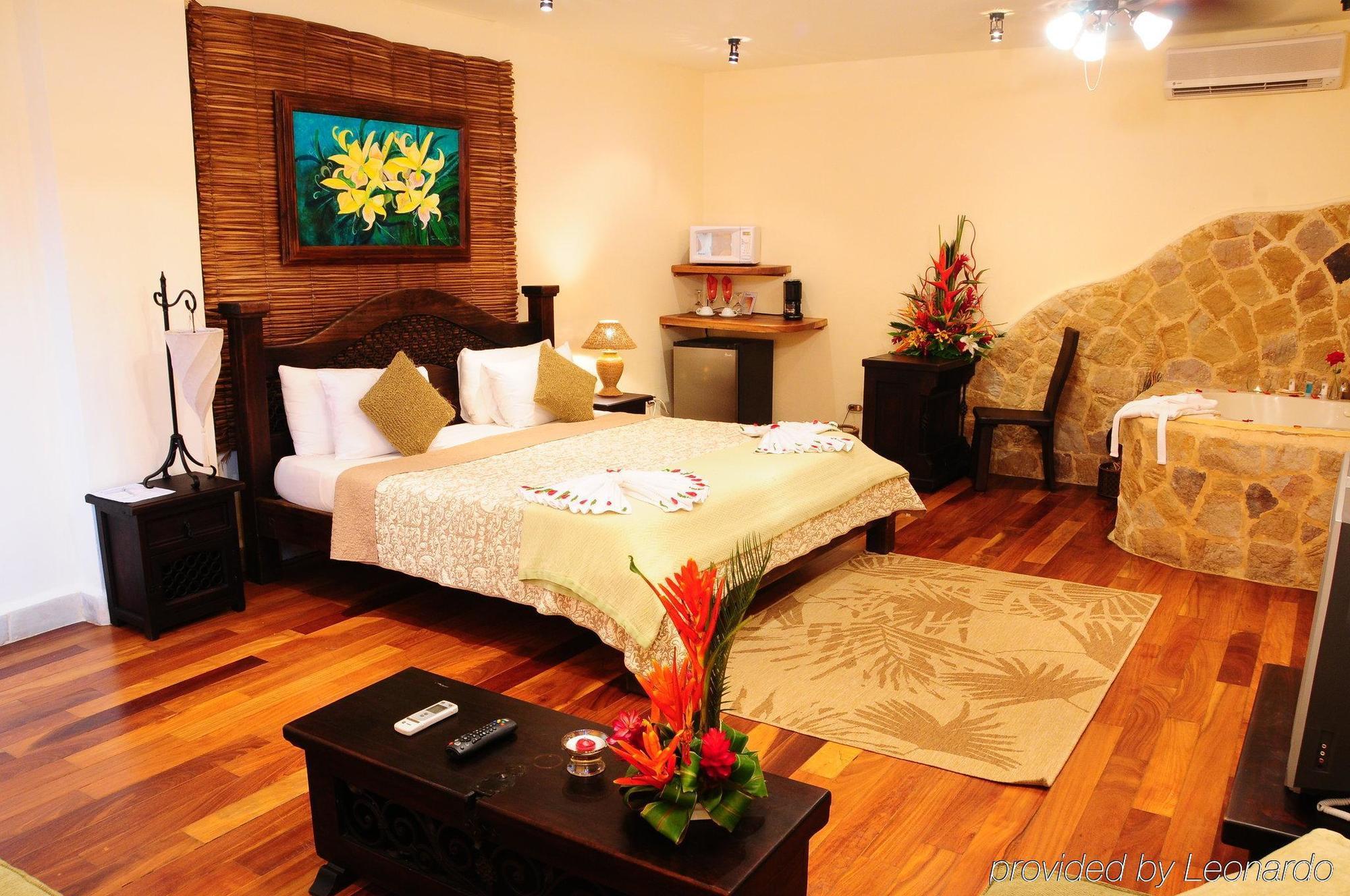 Issimo Suites Boutique Hotel & Spa - Adults Only Manuel Antonio Esterno foto