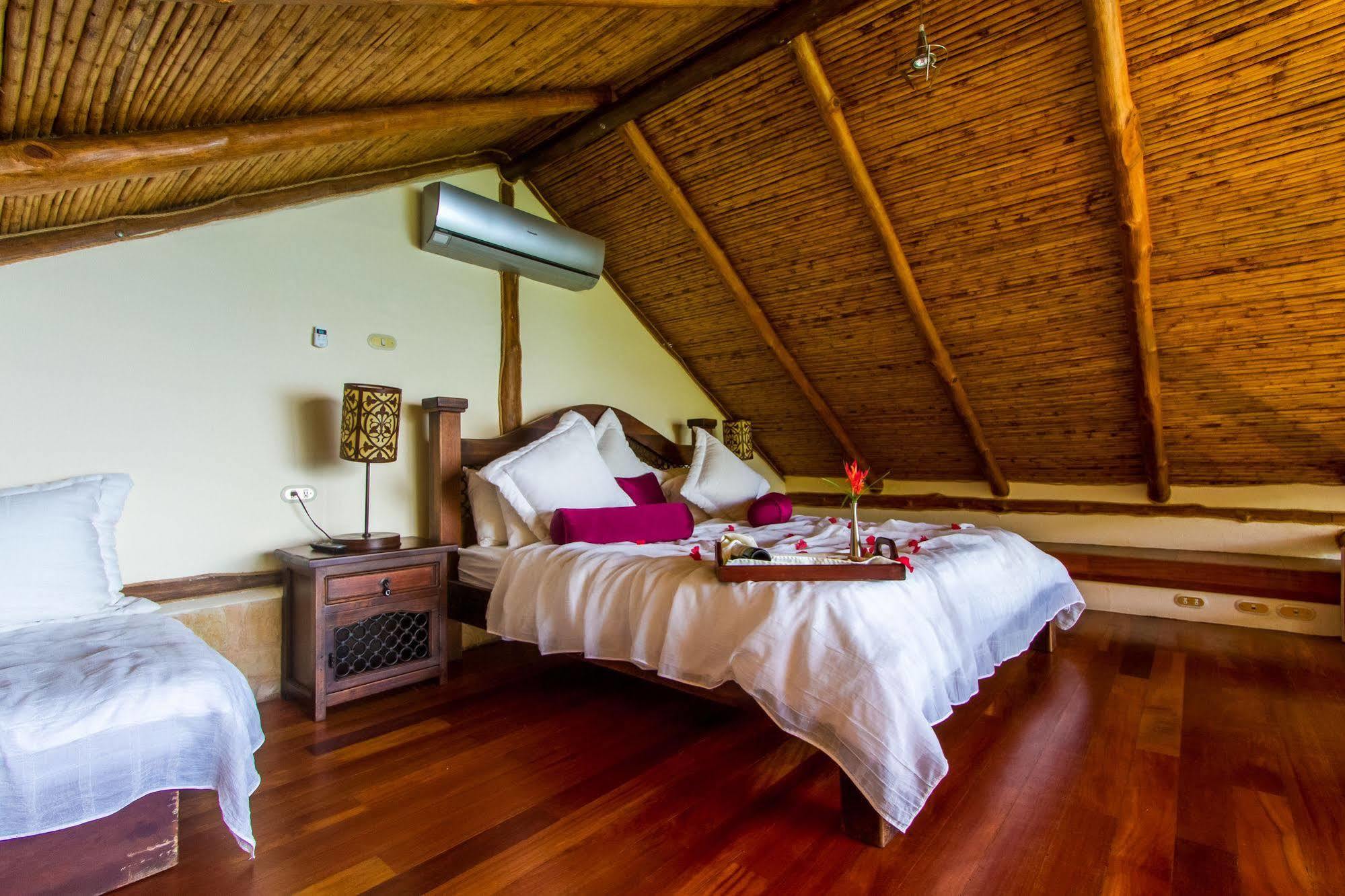 Issimo Suites Boutique Hotel & Spa - Adults Only Manuel Antonio Esterno foto