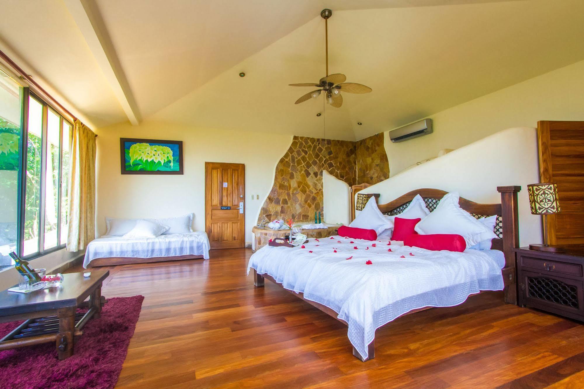 Issimo Suites Boutique Hotel & Spa - Adults Only Manuel Antonio Esterno foto